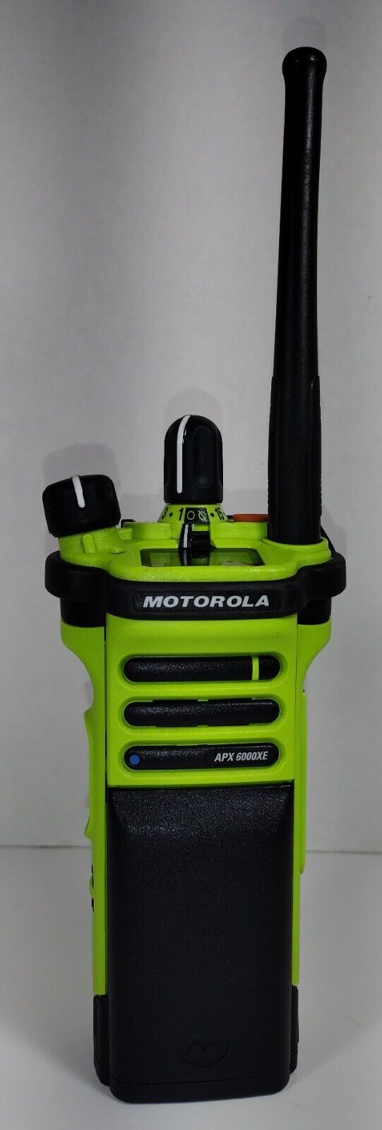 Motorola APX 6000XE 1.5 Extreme UHF Digital Two Way Radio P25 TDMA 450-520 MHz